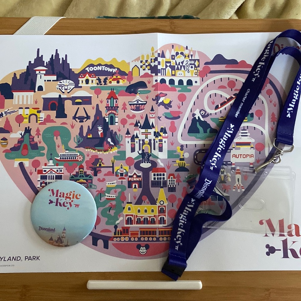 NWOT Disney magic key pass holders 2021 charter welcome bundle